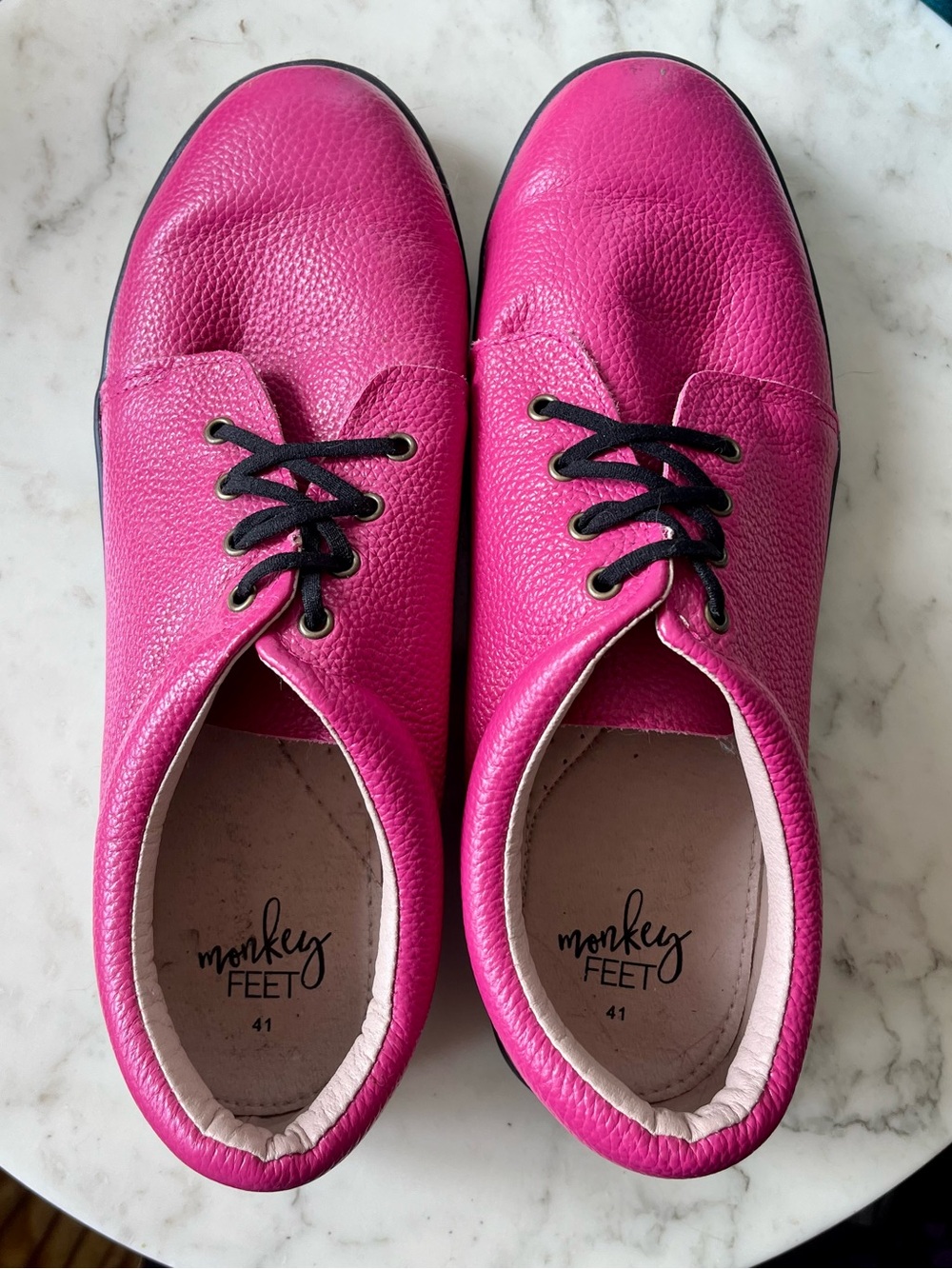 Pink leather Monkey Feet elastic laces slip on sneakers EU 41 / US 10